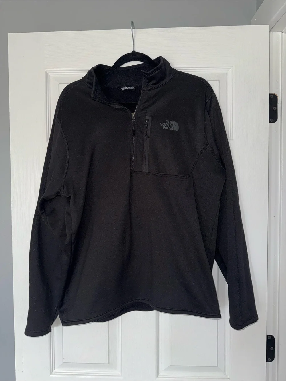 The North Face Men's Black Quarter-Zip Pull-Over Fleece
